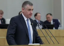 ЛДПР предложила запретить курьерам на электросамокатах ездить по тротуарам