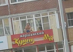 На севере Тамбова появился полуголый "промоутер"