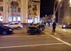 В центре Тамбова столкнулись четыре автомобиля: два человека пострадали