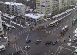 Видео очередного ДТП на перекрёстке Советской и Чичканова появилось в сети