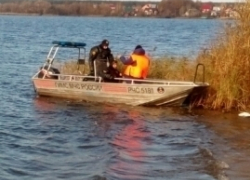 Упавший в Кершенское водохранилище самолет, подняли из воды