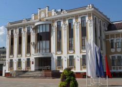 Кто из депутатов Тамбовской облдумы писал законы, а кто числился в списках