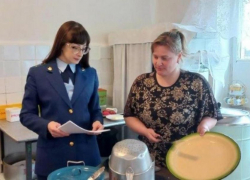 В детском саду Умётского района в холодильнике хранили просроченные сосиски и молоко