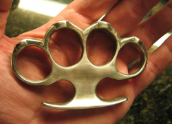 Двое липчан отправятся в колонию за «наказание» кастетом продавца автомобиля в Тамбове