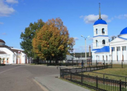 В Тулиновке из-за бездействия властей ученикам придётся добираться до школы по проезжей части