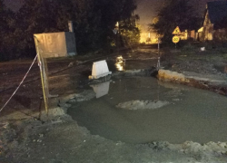 В Тамбове на улице Социалистической прорвало канализационный коллектор