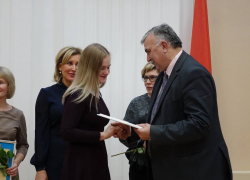 47-ми талантам вручили гранты в областной администрации 