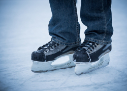 На городских катках Тамбова обновляют лёд