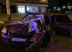 В Тамбове ночью перед "Кристаллом" насмерть разбился мужчина