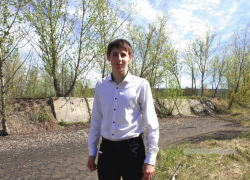 Школьник из Моршанска спас собаку, попавшую в мазутное болото 