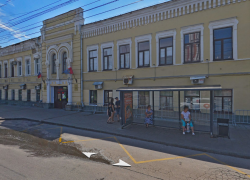 В Тамбове 44-летний мужчина разбил остановку в центре города