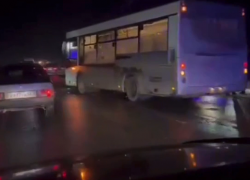 В Рассказовском районе водитель сломал ногу в ДТП с автобусом