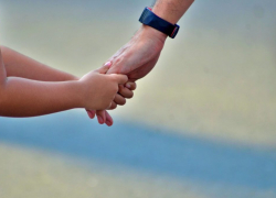 В Мичуринске женщина заставляла 5-летнюю девочку попрошайничать