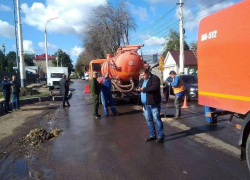 На улице Гастелло после коммунальной аварии восстановили движение транспорта