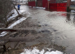 Вода наступает на населенные пункты региона. Введен режим повышенной опасности 