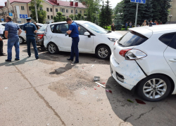 В Тамбове у водителя автобуса случился инфаркт: 1 пострадавший и 8 повреждённых машин
