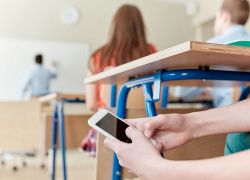 Тамбовское Управление образования прокомментировало запрет использования гаджетов учащимися