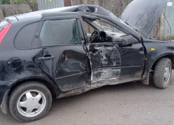 В Тамбове 19-летний гражданин угнал «Калину» у подруги и снёс бетонный столб