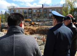 Прокурор области провёл встречу с обманутыми дольщиками многоэтажки на Коммунальной