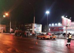 В Тамбове водитель «КамАЗа» сбил пешехода, переходившего на «зелёный»