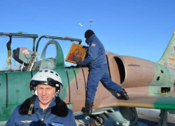 Мичуринские военные летчики облетели город с иконой