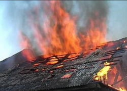 Крыши лишились в огне жители в селе Терновом 