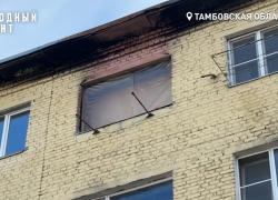В Тамбове два года не могут установить окно в общежитии после пожара