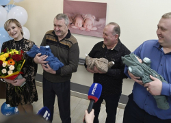 В Тамбове семье новорождённых тройняшек вручили сертификат на 6,5 миллиона рублей