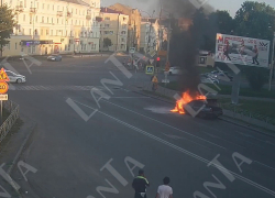 В центре Тамбова на дороге загорелся «Опель» 