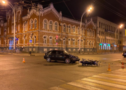 В центре Тамбова столкнулись мотоцикл и легковушка