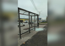 В Тамбове за выходные вандалы разбили три остановочных павильона