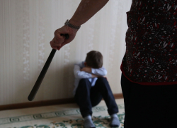 Две жительницы Рассказовского района издевались над приёмными детьми