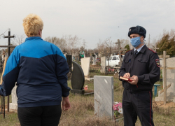 На Пасху полицейские будут охранять кладбища от посетителей