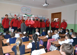 БК "Тамбов" провел новогоднюю акцию "Помощники Деда Мороза"