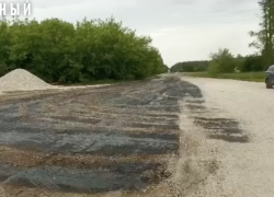 В Мичуринском районе дорога в Зелёном Гае начала разваливаться спустя 2 недели после ремонта