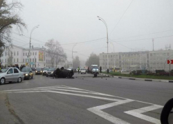 Трое тамбовчан в "Ладе-Приоре" пролетели через клумбу центральной улицы Тамбова и перевернулись трижды