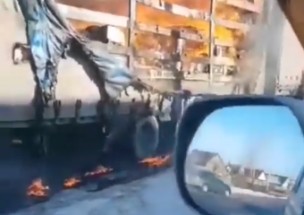 На трассе рядом с Новой Лядой загорелся грузовик с электроникой