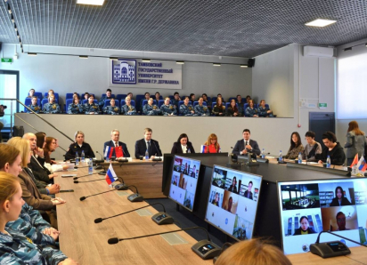 В ТГУ имени Державина обсудили российский и китайский опыт борьбы с подростковой преступностью