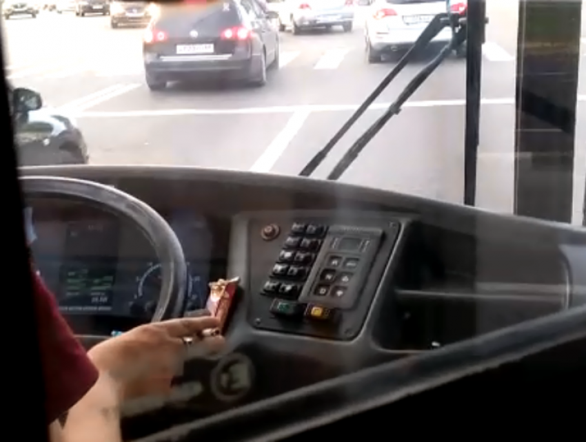 Дымовая завеса. Водителям тамбовских автобусов закон о запрете курения не писан