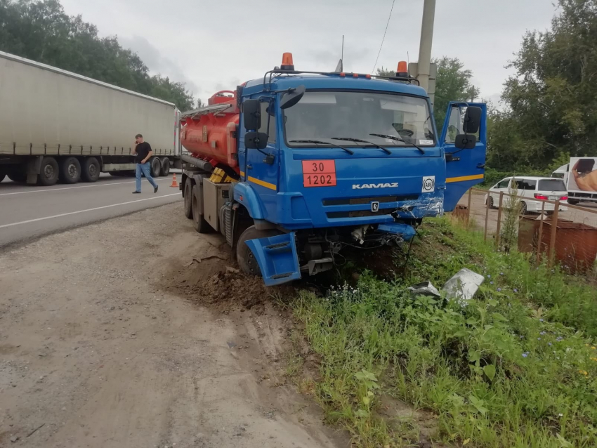 На трассе в Мичуринском районе произошло страшное ДТП с участием бензовоза: два человека погибли