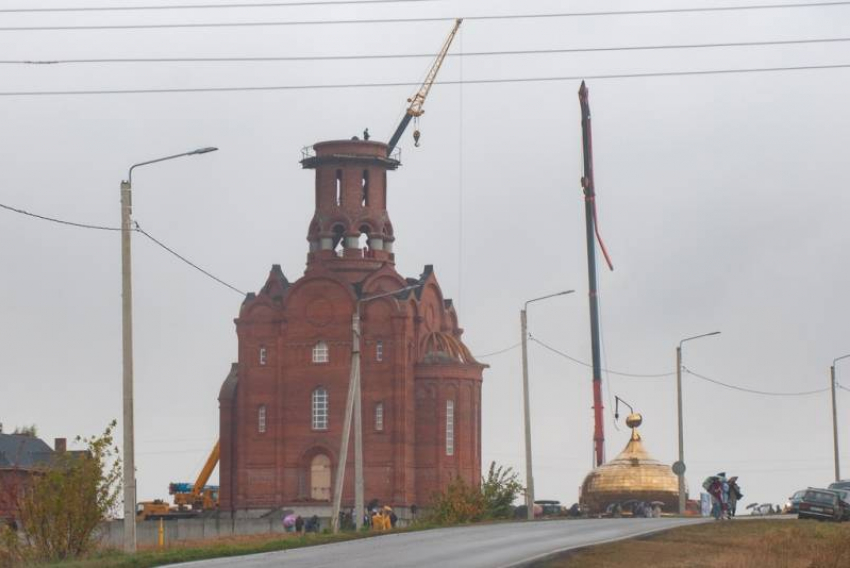 В Тамбовском районе продолжают строить храм, с которого полгода назад упал купол