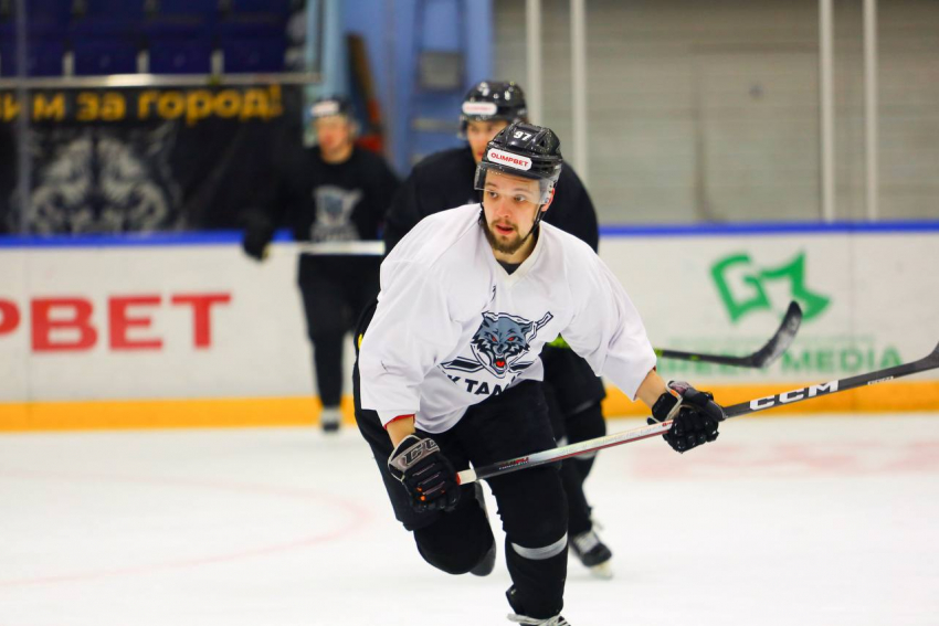 ХК «Тамбов» сыграет с «Нефтяником»