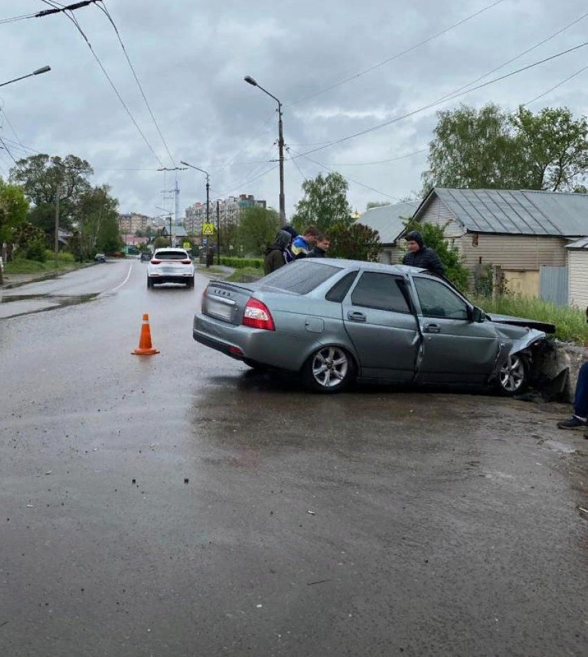 В Тамбове пьяный водитель врезался в бетонный блок