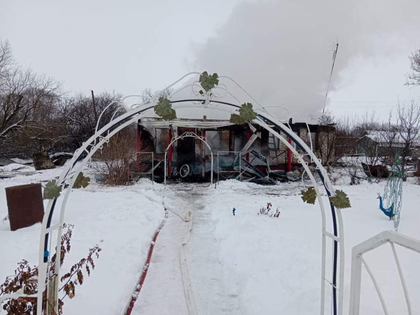 В Сампурском районе произошёл пожар в частном доме, погибли два человека