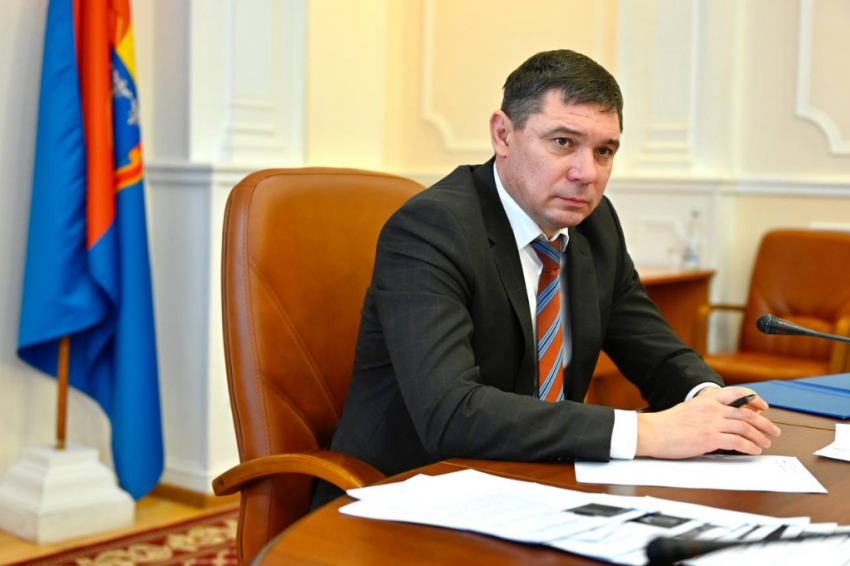 Евгений Первышов назвал региональный минздрав «работниками от фонаря»