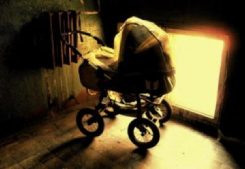 19-летняя мать «прикурила» коляску со своим ребенком