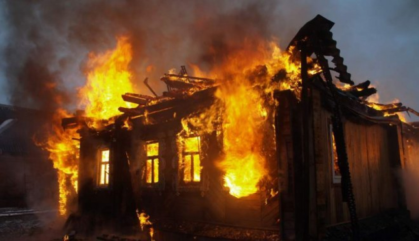 При пожаре в Кирсановском районе погибла пожилая женщина