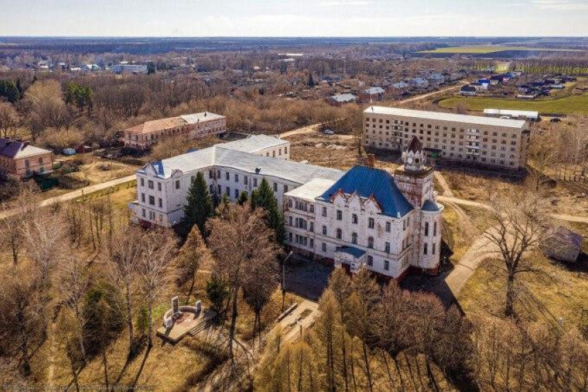 Здание бывшего колледжа в Чакино снова выставят на торги