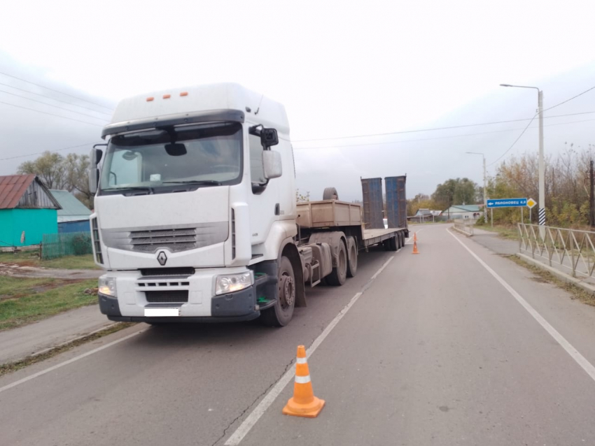 В Петровском округе пьяный старик-велосипедист не заметил грузовик и попал под колёса
