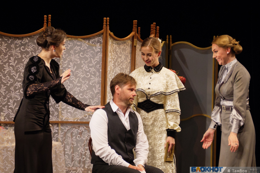 Чем заполнить пустоту? Тамбовчане встретили 232-ой театральный сезон классическим Чеховым 